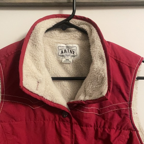Medium Ariat red nylon vest - Picture 3 of 4